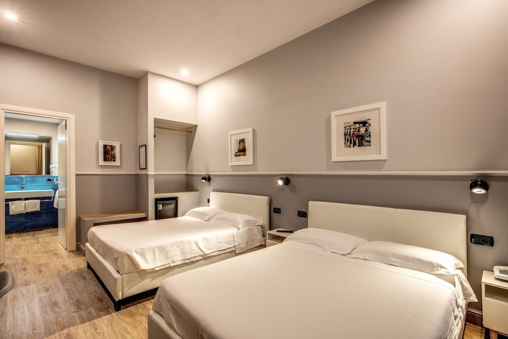 Taormina — Hotel rooms in Rome, Lazio