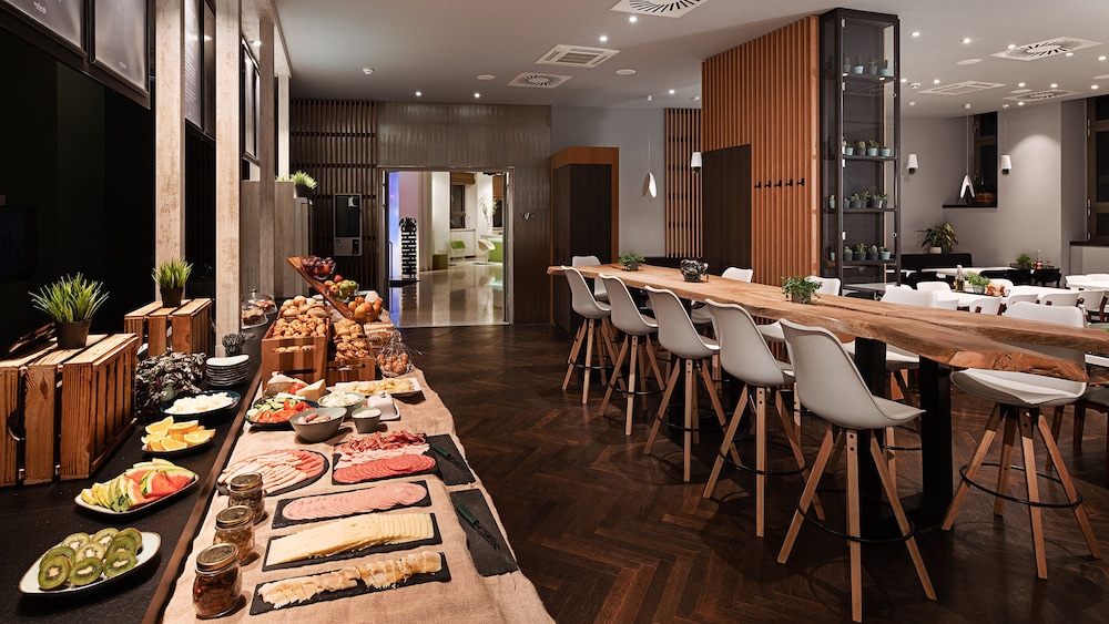 Hotel Indigo Berlin – Ku’damm by IHG — Restaurant & bars in Berlin, Berlin