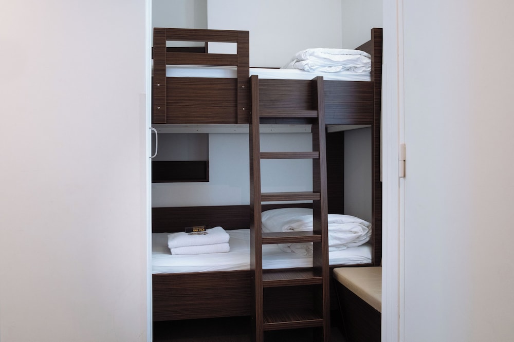 Hôtel & Appartements Monsigny — Hotel rooms in Nice, Provence-Alpes-Cote d'Azur