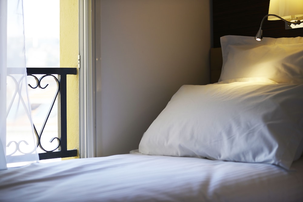 Hôtel & Appartements Monsigny — Hotel rooms in Nice, Provence-Alpes-Cote d'Azur