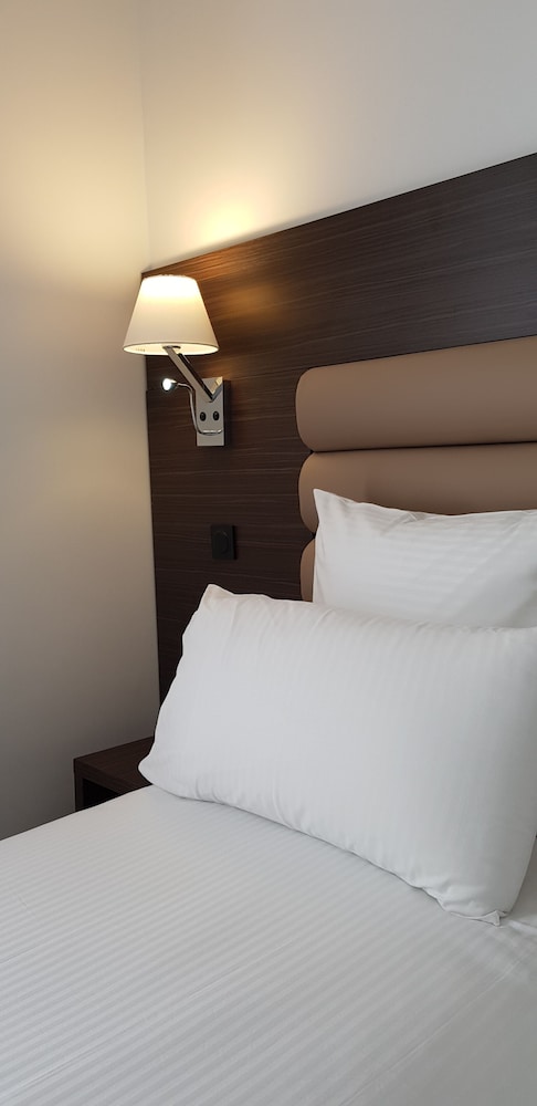 Hôtel & Appartements Monsigny — Hotel rooms in Nice, Provence-Alpes-Cote d'Azur