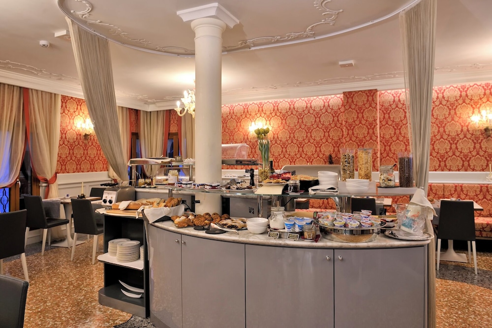 Al Theatro Palace — Restaurant & bars in Venice, Veneto