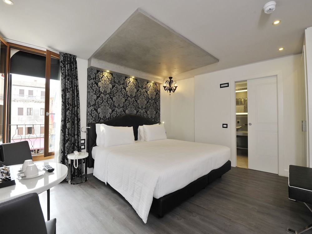 Al Theatro Palace — Hotel rooms in Venice, Veneto