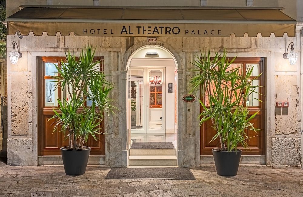 Al Theatro Palace — Main photo in Venice, Veneto