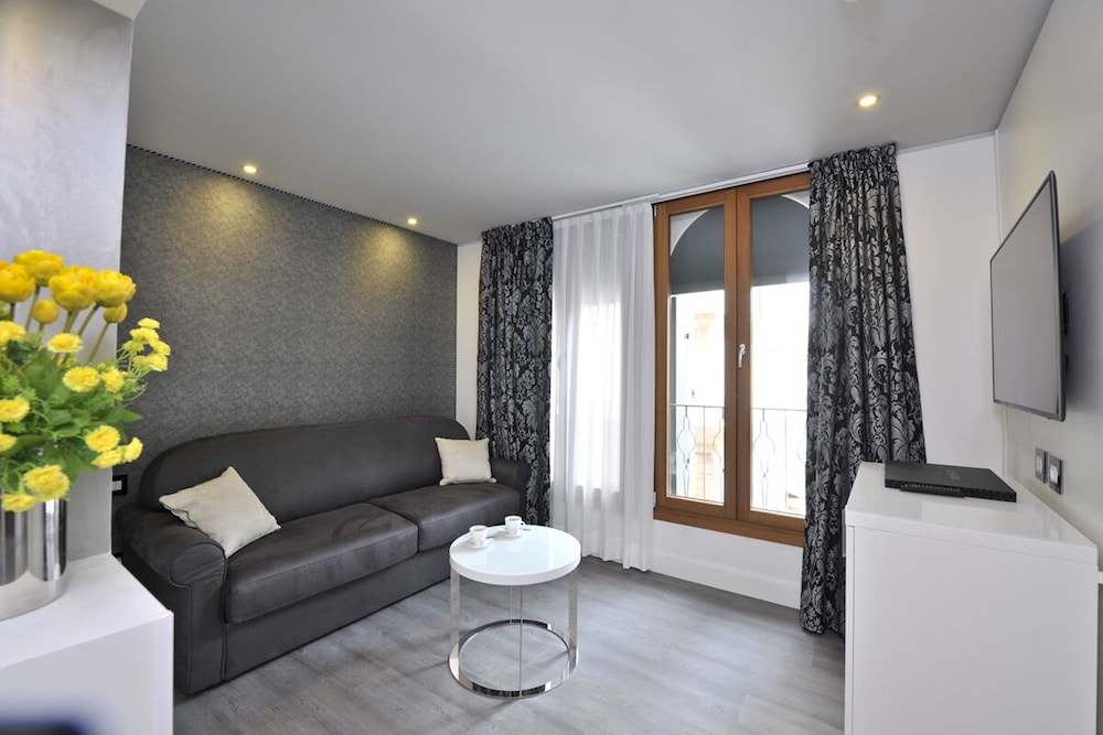 Al Theatro Palace — Hotel rooms in Venice, Veneto