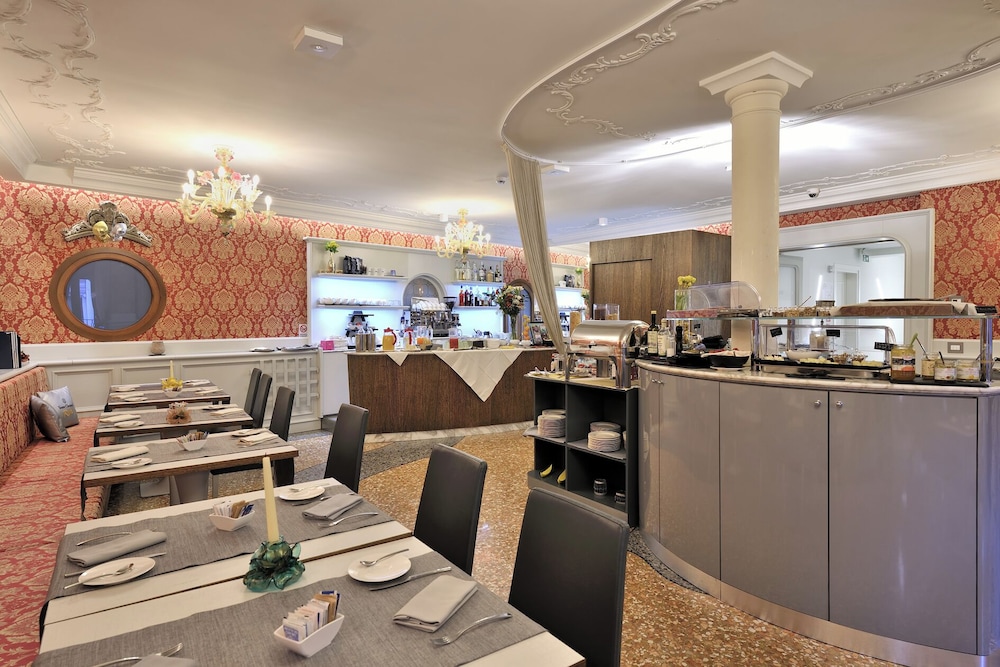 Al Theatro Palace — Restaurant & bars in Venice, Veneto