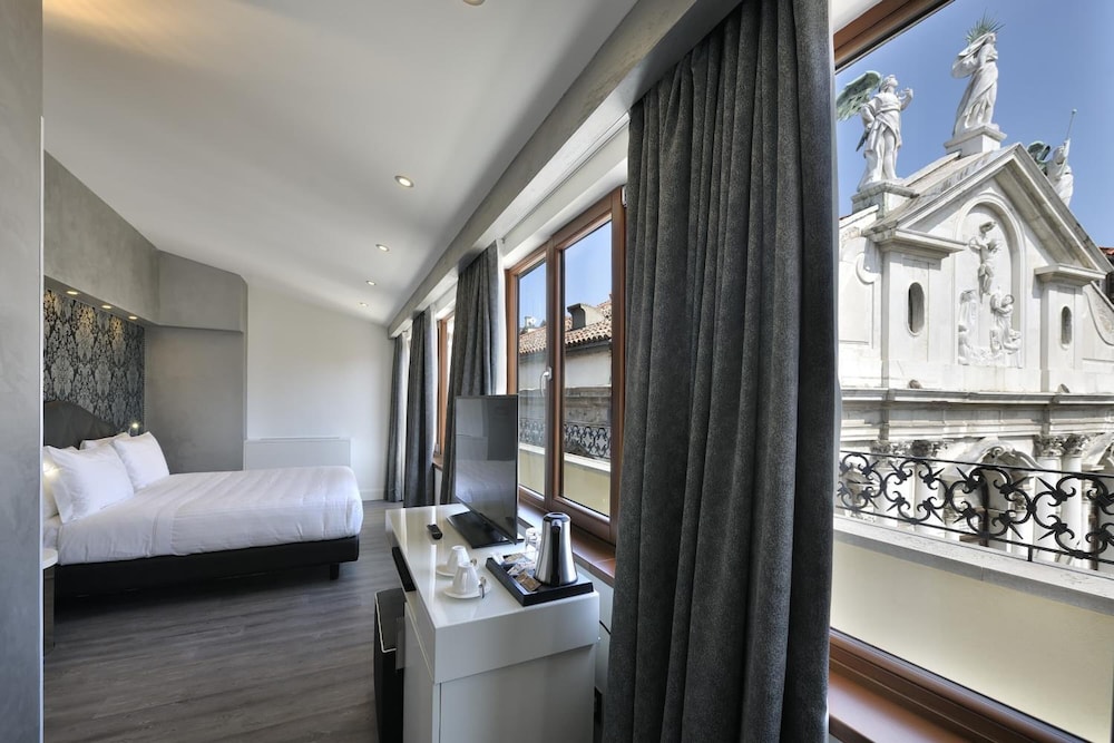 Al Theatro Palace — Hotel rooms in Venice, Veneto