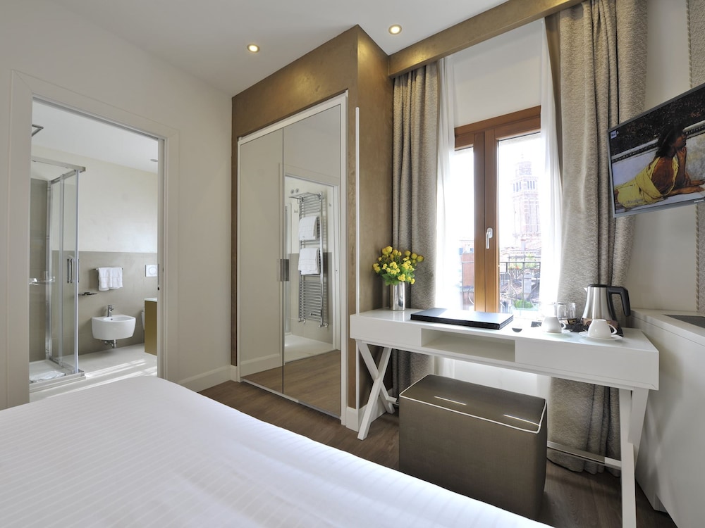 Al Theatro Palace — Hotel rooms in Venice, Veneto
