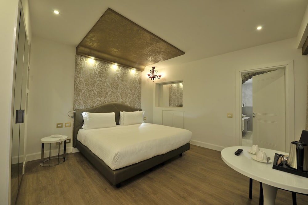 Al Theatro Palace — Hotel rooms in Venice, Veneto
