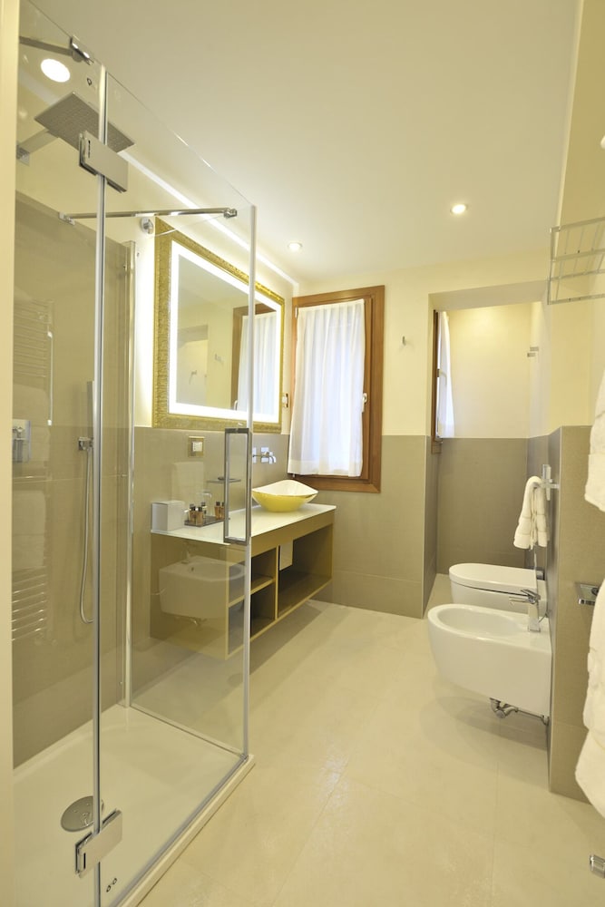 Al Theatro Palace — Hotel rooms in Venice, Veneto