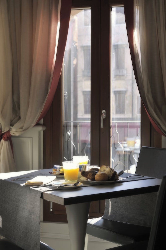 Al Theatro Palace — Hotel rooms in Venice, Veneto