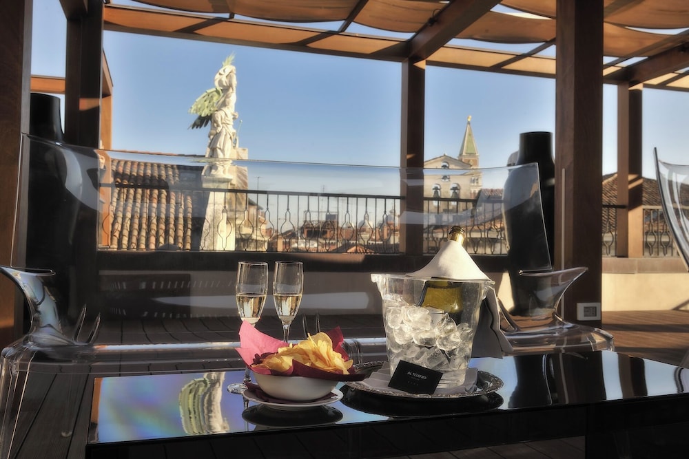 Al Theatro Palace — Restaurant & bars in Venice, Veneto