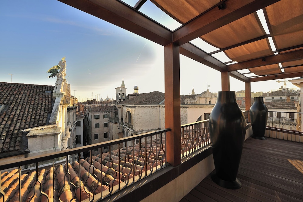 Al Theatro Palace — Attractions in the area in Venice, Veneto