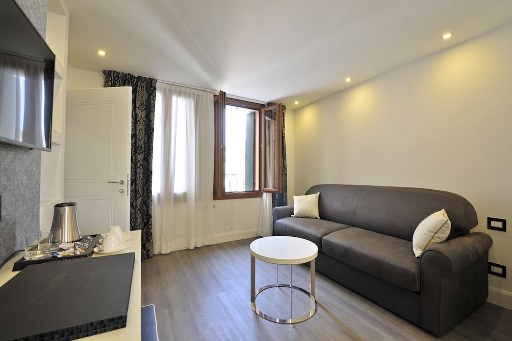 Al Theatro Palace — Hotel rooms in Venice, Veneto
