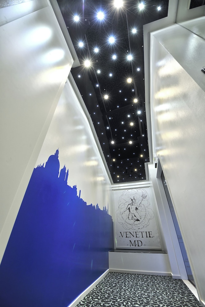 Al Theatro Palace — Hotel building in Venice, Veneto