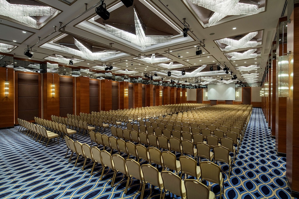 DoubleTree by Hilton Istanbul Topkapi — Hotel building in Istanbul, Istanbul