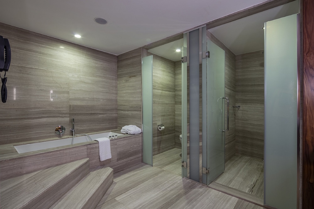 DoubleTree by Hilton Istanbul Topkapi — Hotel rooms in Istanbul, Istanbul