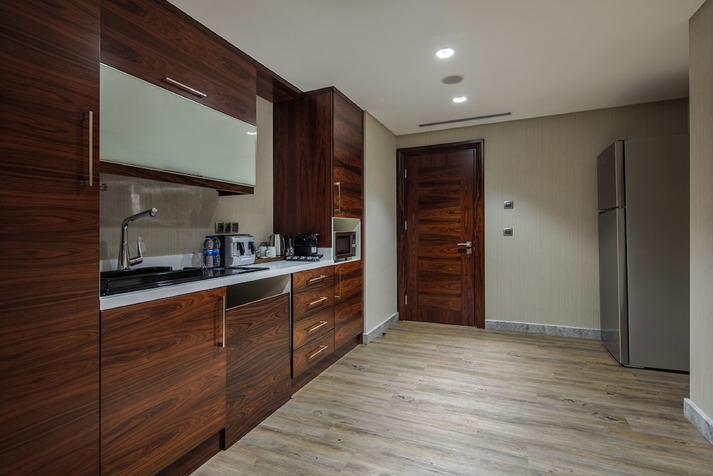 DoubleTree by Hilton Istanbul Topkapi — Hotel rooms in Istanbul, Istanbul