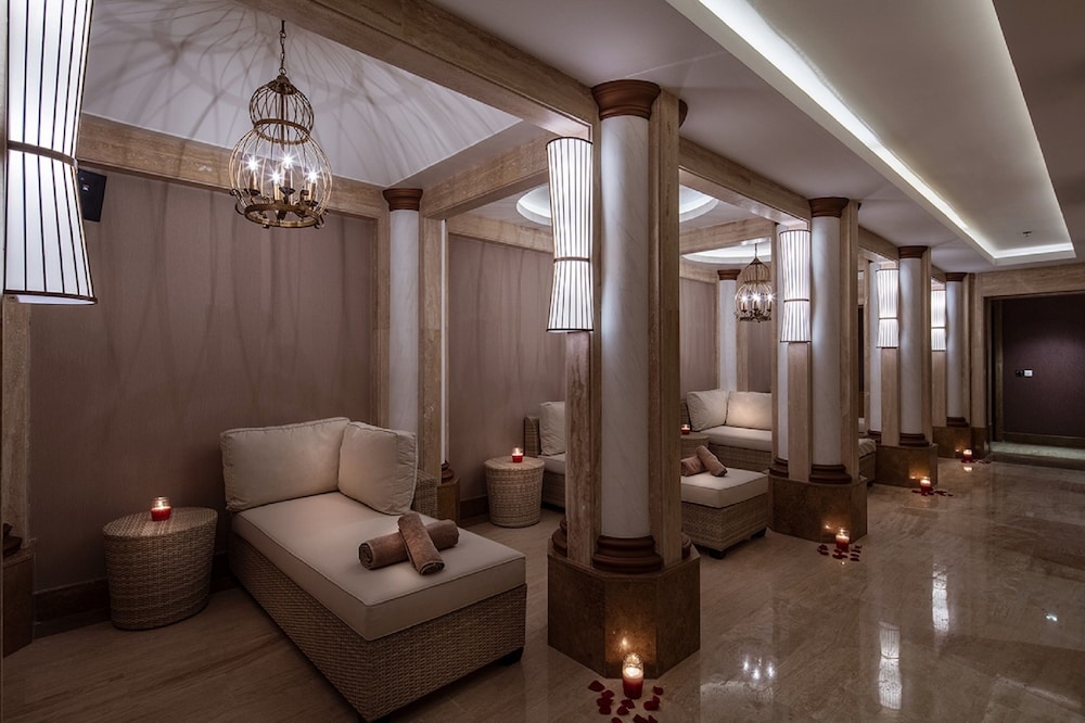 DoubleTree by Hilton Istanbul Topkapi — Spa in Istanbul, Istanbul