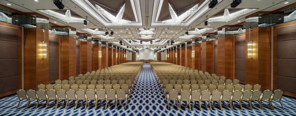 DoubleTree by Hilton Istanbul Topkapi — Hotel building in Istanbul, Istanbul