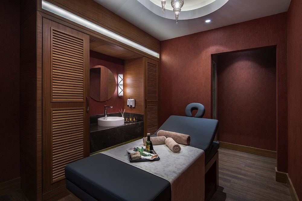 DoubleTree by Hilton Istanbul Topkapi — Spa in Istanbul, Istanbul