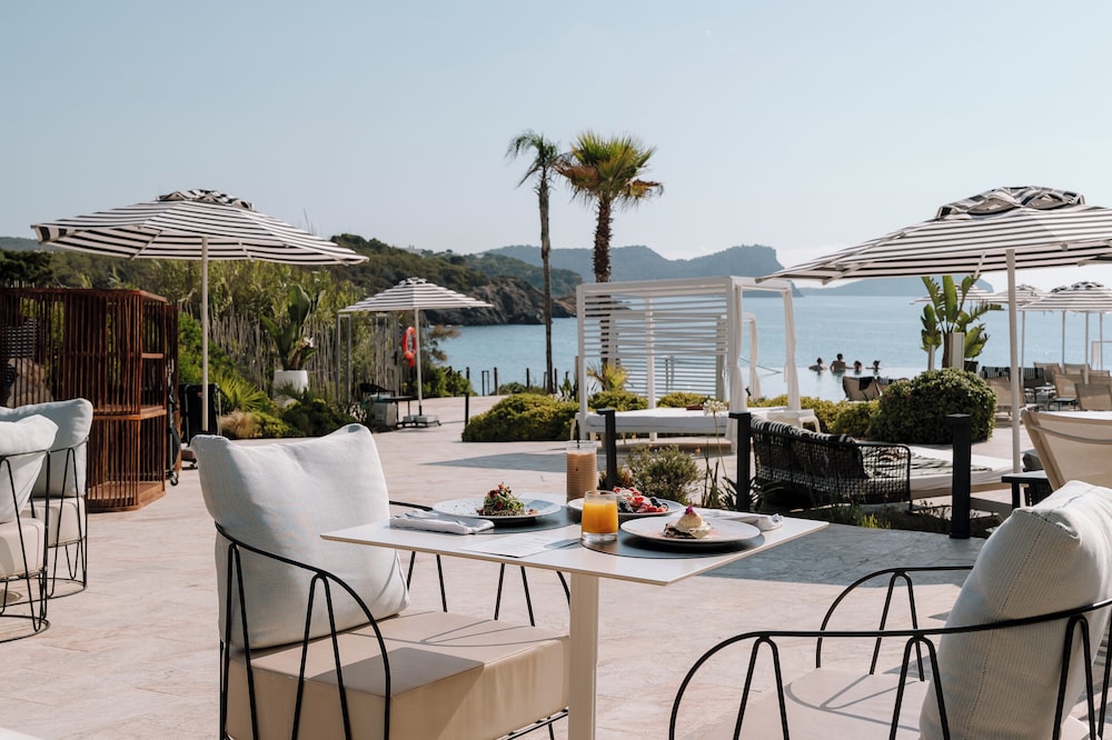 BLESS Ibiza Cala Nova - The Leading Hotels of the World — Restaurant & bars in Santa Eulalia, Balearic Islands