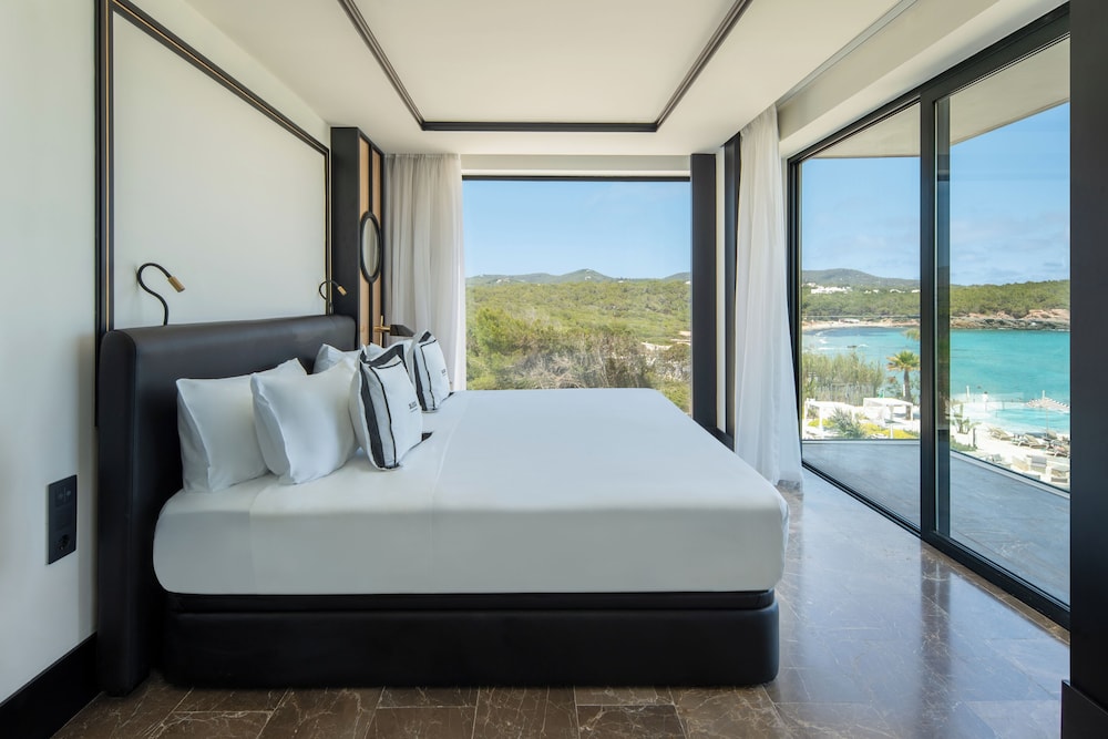 BLESS Ibiza Cala Nova - The Leading Hotels of the World — Hotel rooms in Santa Eulalia, Balearic Islands