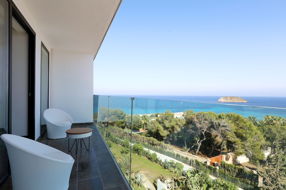 BLESS Ibiza Cala Nova - The Leading Hotels of the World — Hotel rooms in Santa Eulalia, Balearic Islands