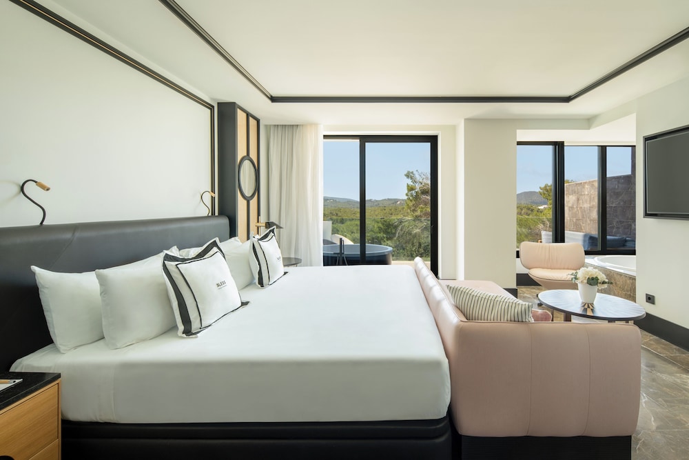 BLESS Ibiza Cala Nova - The Leading Hotels of the World — Hotel rooms in Santa Eulalia, Balearic Islands