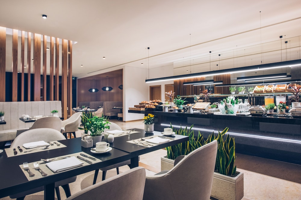 Iberostar Selection Lisboa — Restaurant & bars in Lisbon, Lisboa