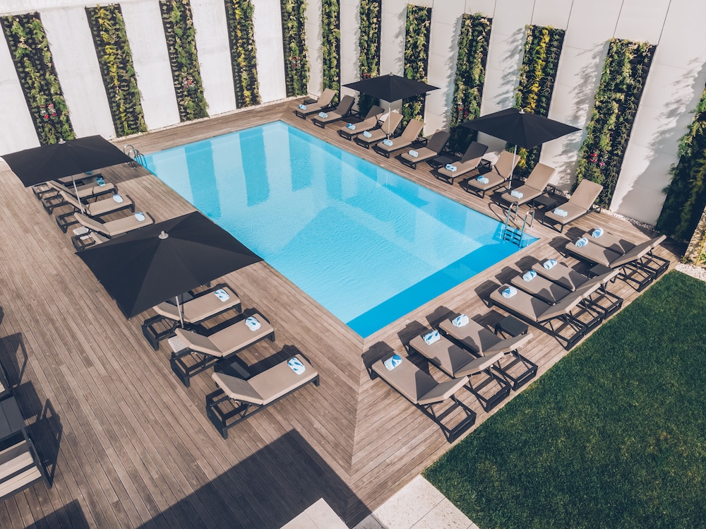 Iberostar Selection Lisboa — Swimming pool in Lisbon, Lisboa