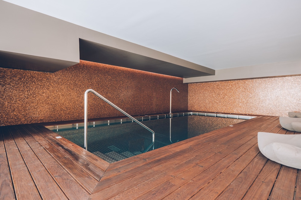 Iberostar Selection Lisboa — Swimming pool in Lisbon, Lisboa