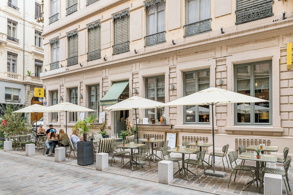 Globe et Cecil Hôtel - zdjęcie 2