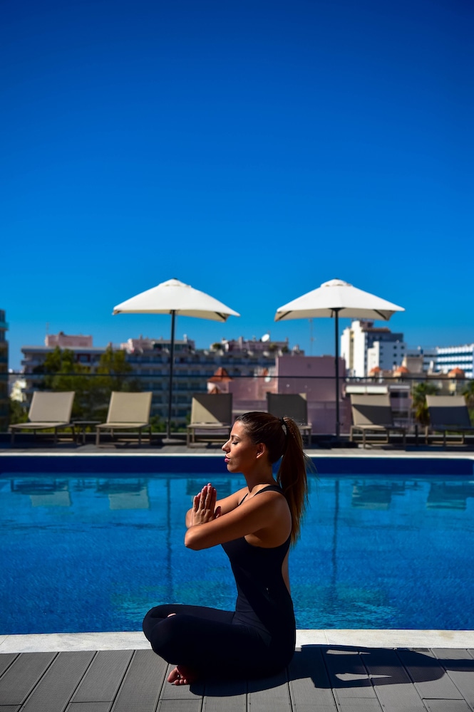The Prime Energize Hotel & Spa — Swimming pool in Monte Gordo, Faro