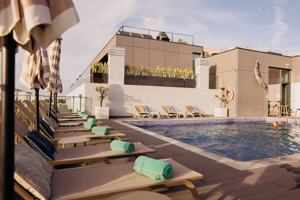 The Prime Energize Hotel & Spa — Swimming pool in Monte Gordo, Faro