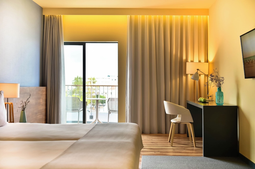 The Prime Energize Hotel & Spa — Hotel rooms in Monte Gordo, Faro