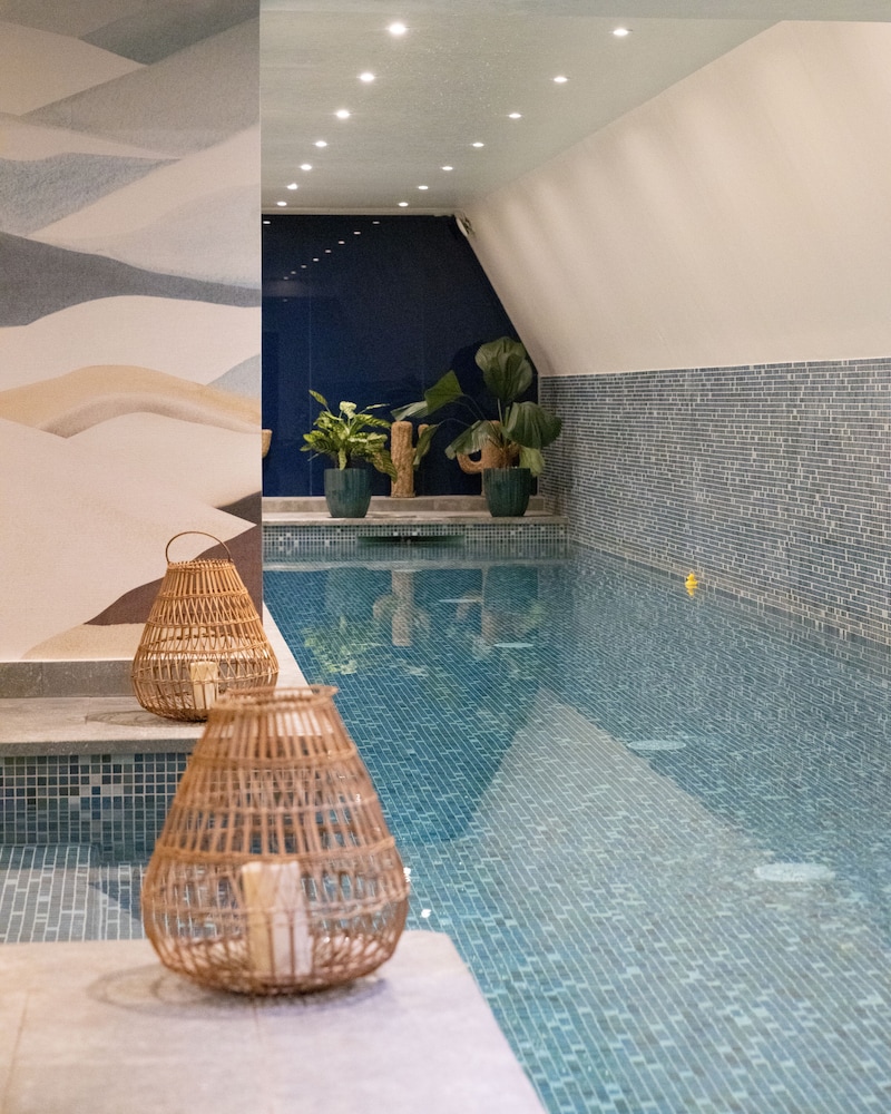 Hotel Parister & Spa — Swimming pool in Paris, Ile-de-France
