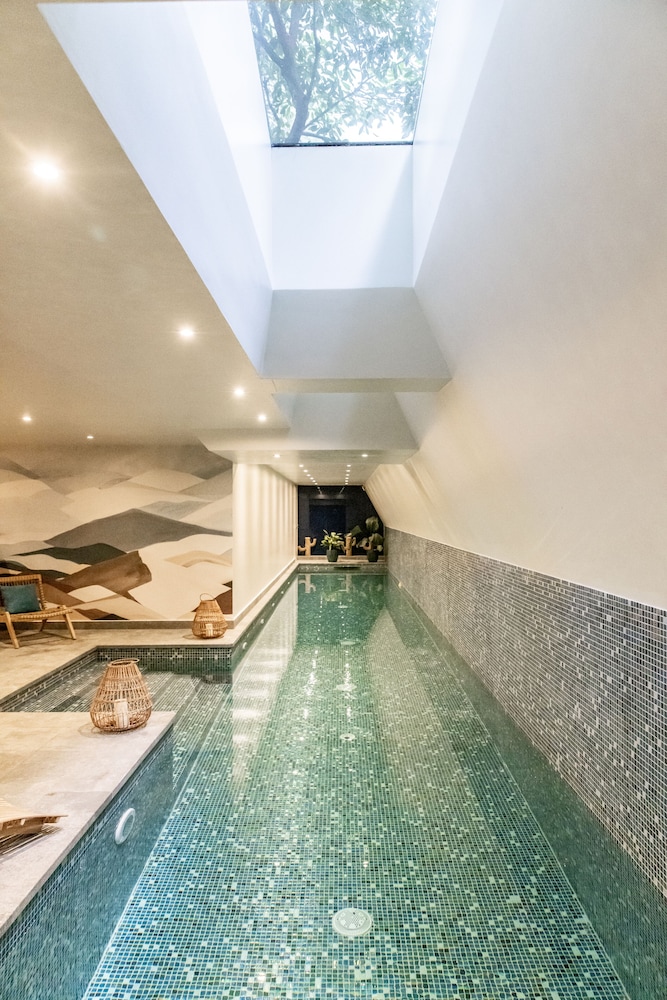 Hotel Parister & Spa — Swimming pool in Paris, Ile-de-France
