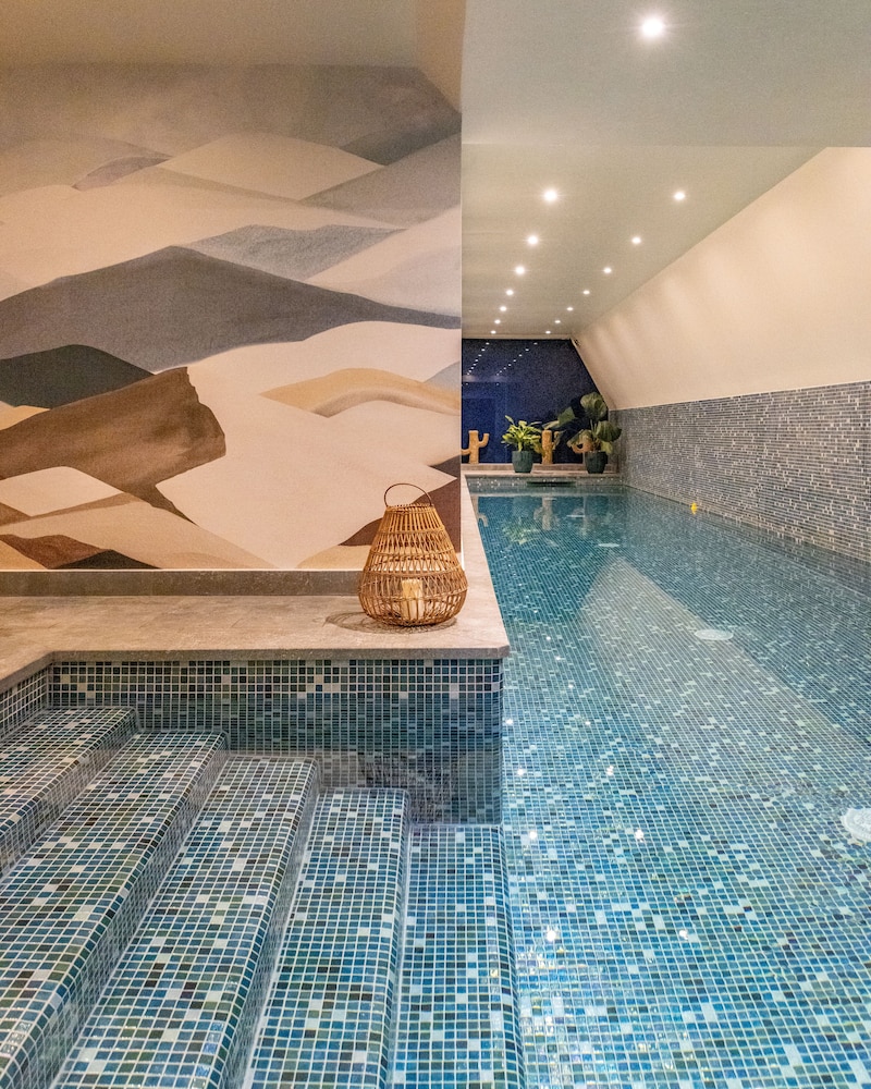 Hotel Parister & Spa — Swimming pool in Paris, Ile-de-France