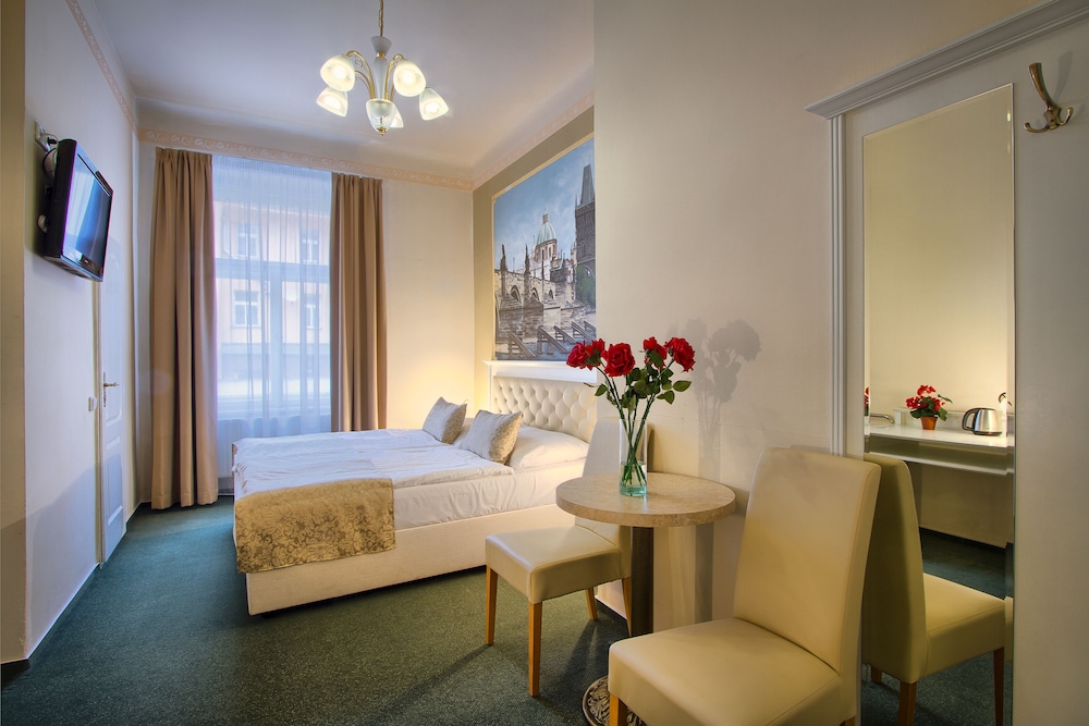 Hotel Taurus — Hotel rooms in Prague, Prague