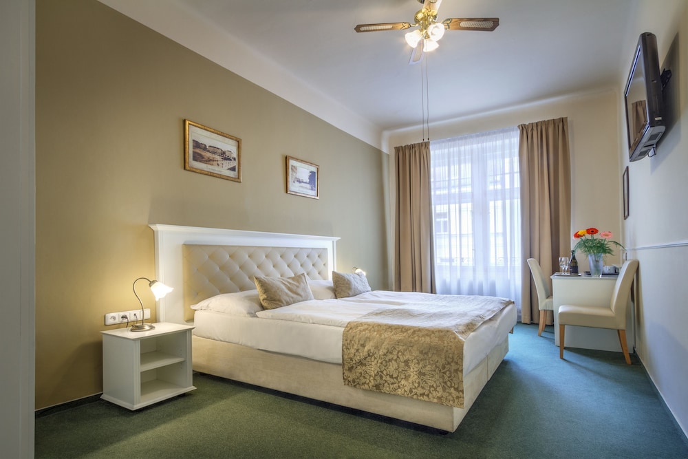 Hotel Taurus — Hotel rooms in Prague, Prague