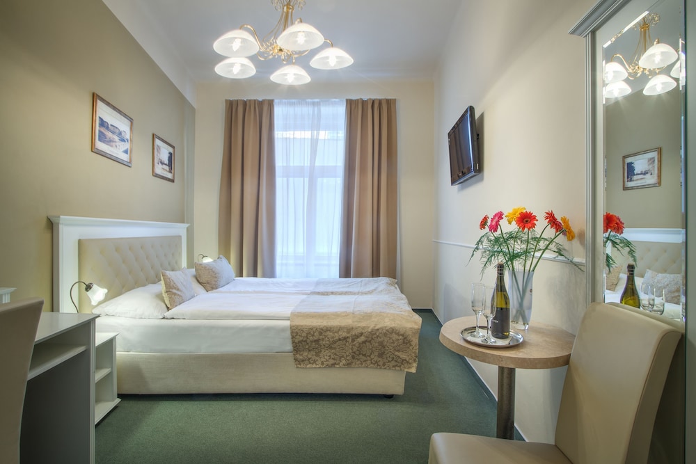 Hotel Taurus — Hotel rooms in Prague, Prague
