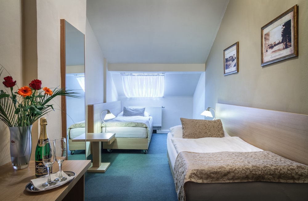 Hotel Taurus — Hotel rooms in Prague, Prague
