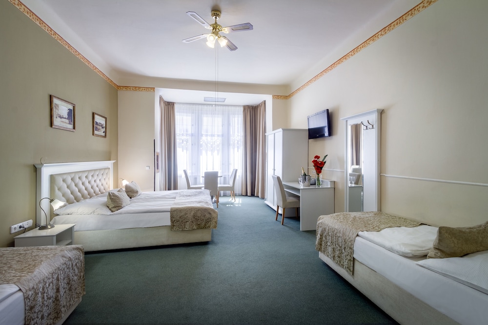 Hotel Taurus — Hotel rooms in Prague, Prague