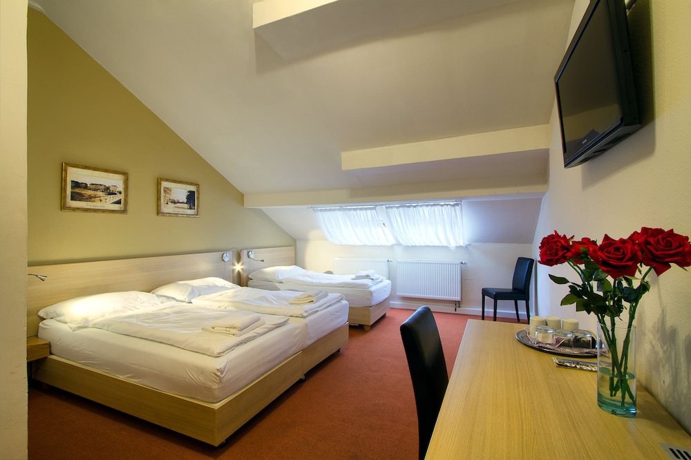 Hotel Taurus — Hotel rooms in Prague, Prague