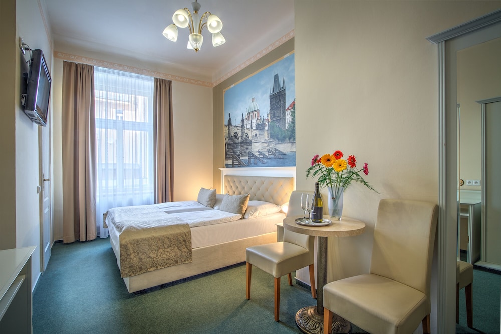 Hotel Taurus — Hotel rooms in Prague, Prague