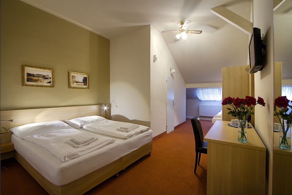 Hotel Taurus — Hotel rooms in Prague, Prague