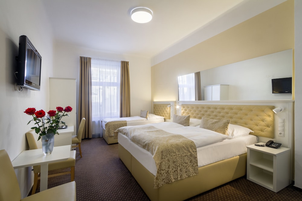 Hotel Taurus — Hotel rooms in Prague, Prague