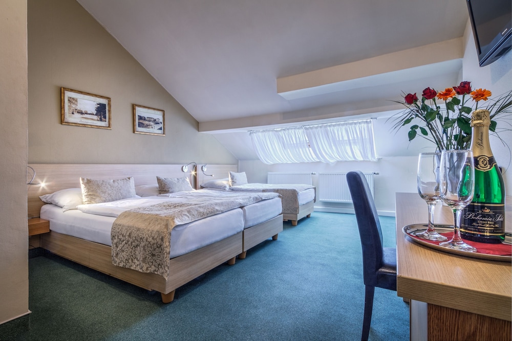 Hotel Taurus — Hotel rooms in Prague, Prague