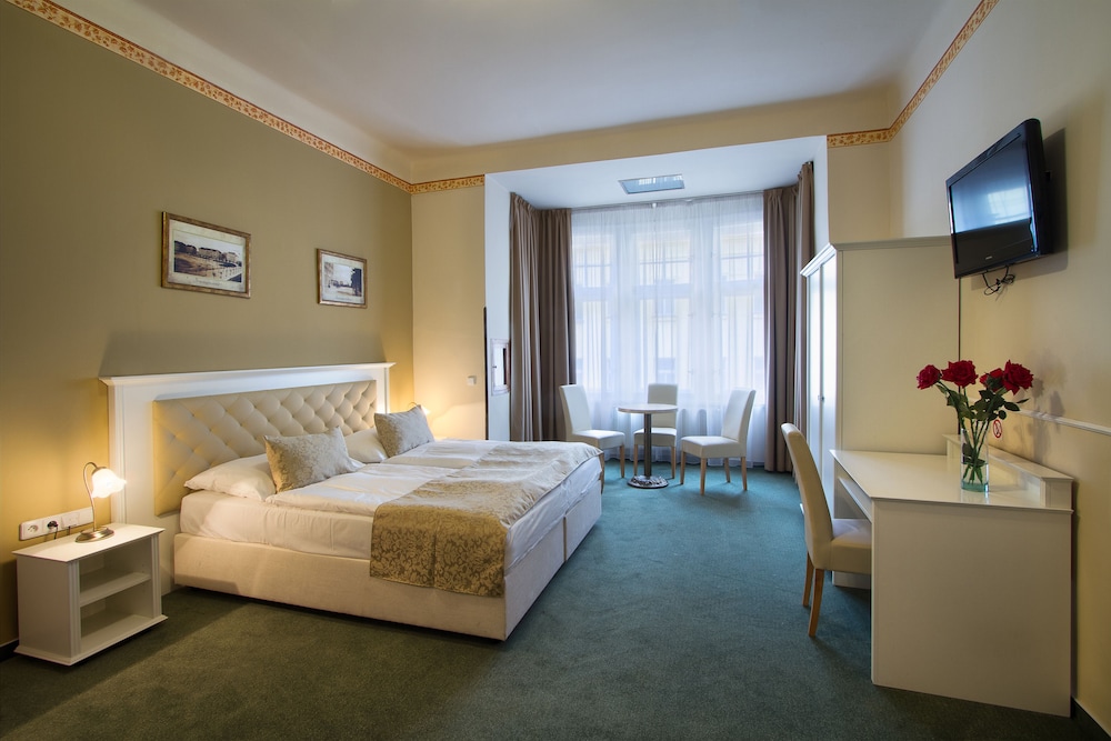 Hotel Taurus — Hotel rooms in Prague, Prague